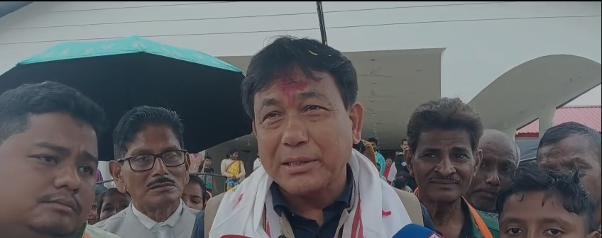 असम चुनाव प्रचार के दौरान डिगबोई में भाजपा विधायक सुरेन फुकन के समर्थन में उमड़ी भारी भीड़।