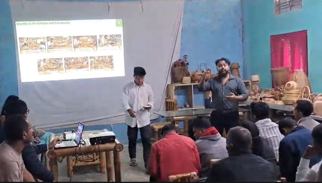 वीर राघव मोरन कॉलेज और अन्वेषण फाउंडेशन के बीच काकपथार में समझौता ज्ञापन (MoU) पर हस्ताक्षर का दृश्य।