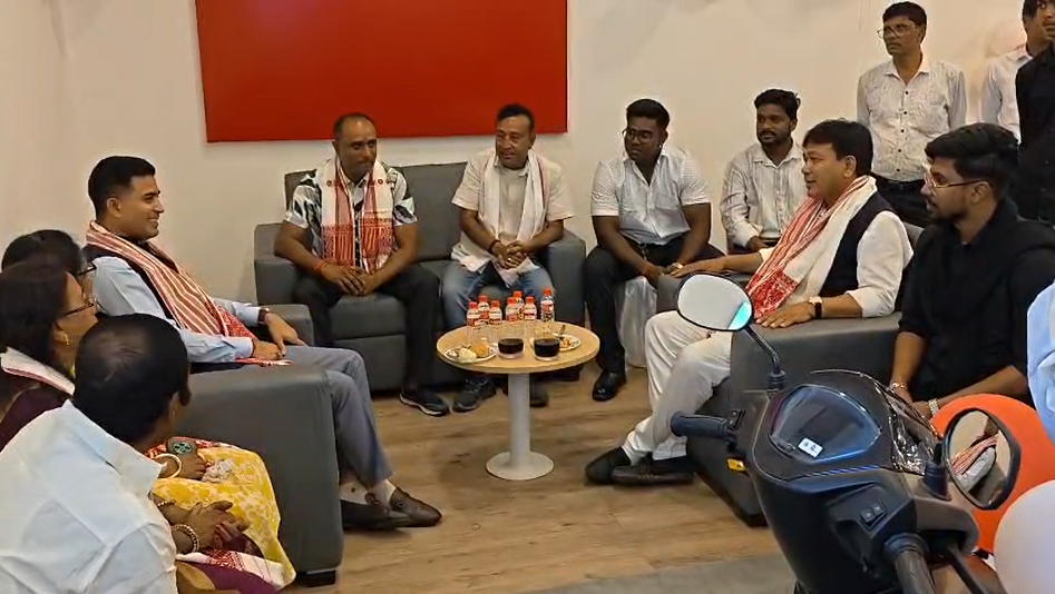 मंत्री रूपेश गोवाला ने बरहापजान में ‘उदित टीवीएस’ शोरूम का किया भव्य उद्घाटन