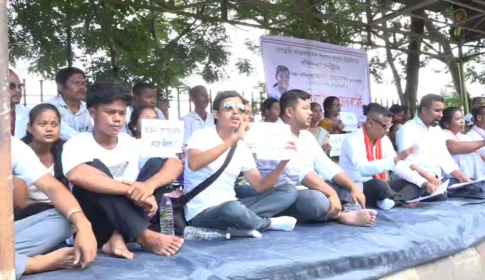 शिक्षिका के मानसिक उत्पीड़न से क्षुब्ध होकर छात्रा ने की आत्महत्या, दोषियों की गिरफ्तारी की मांग को लेकर 3 घंटे का प्रदर्शन