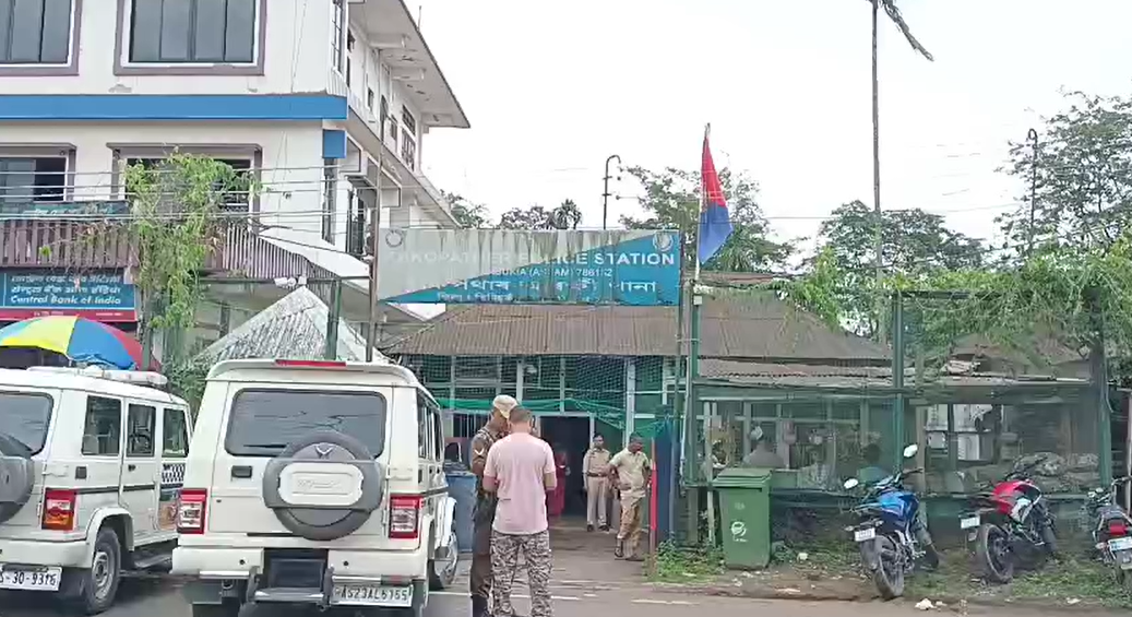 काकपथार में कबाड़ बेचने के बहाने चोरी करने वाले दो शातिर चोर गिरफ्तार, कांस्य के बर्तन बरामद